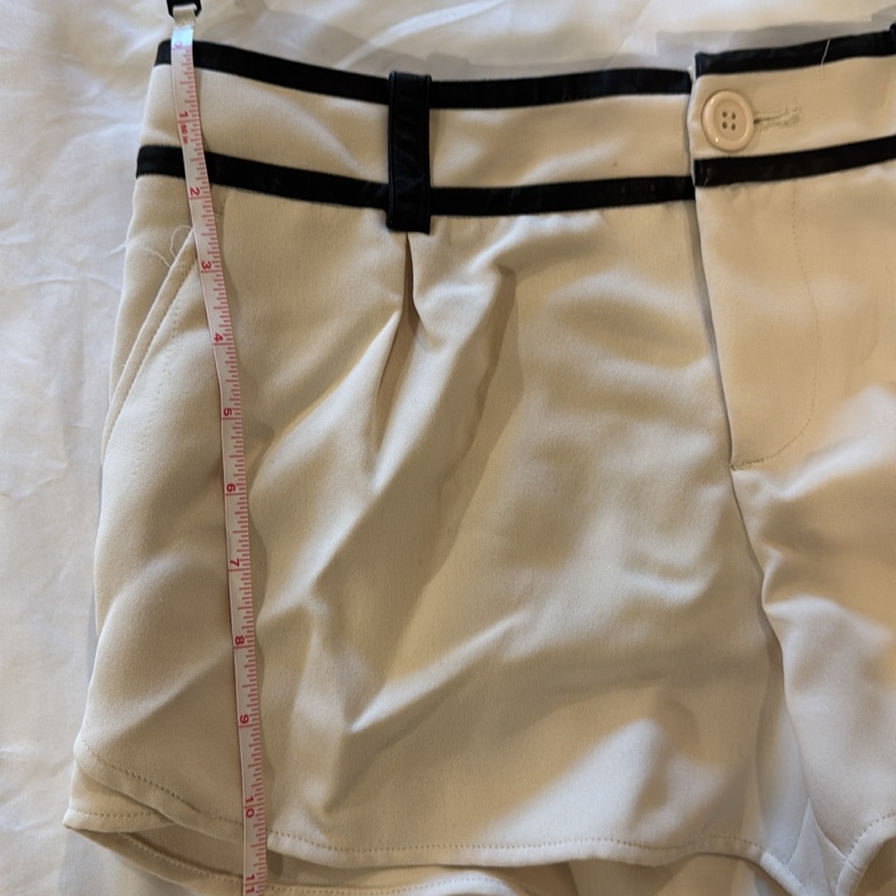 Alice + Olivia Cady Shorts 6 - Picture 7 of 8